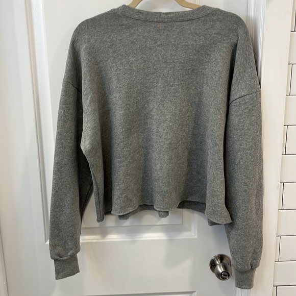 Women's SmileyWorld Love Above All Graphic Sweatshirt Gray M Smiley Company NWT - Picture 5 of 13